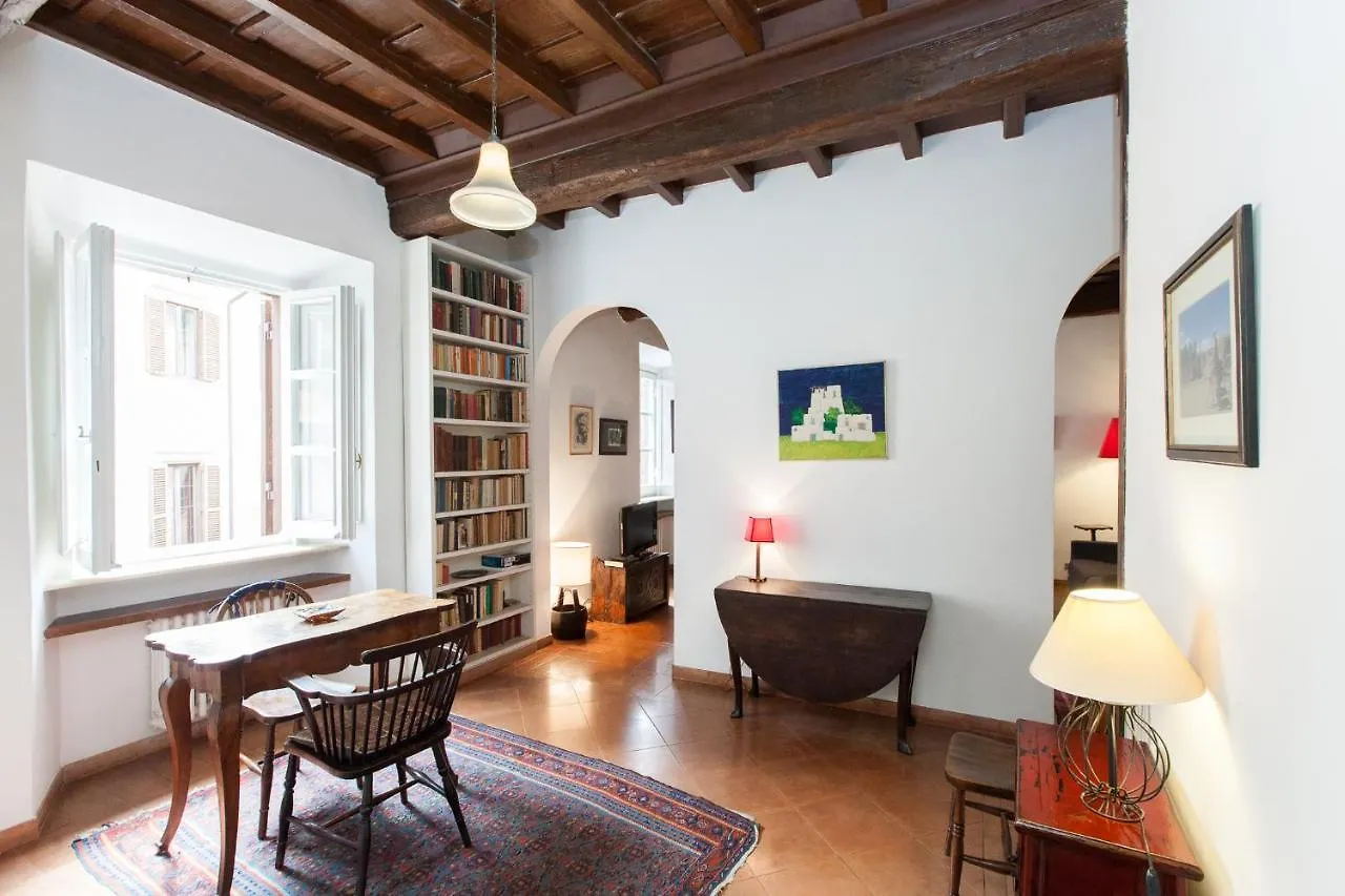 Libri Flat Lägenhet Rom Italien